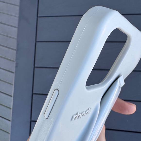 Rhode iPhone 15 Pro Max Case + Peptide Lip Treatment (Full Set) - Picture 5 of 5